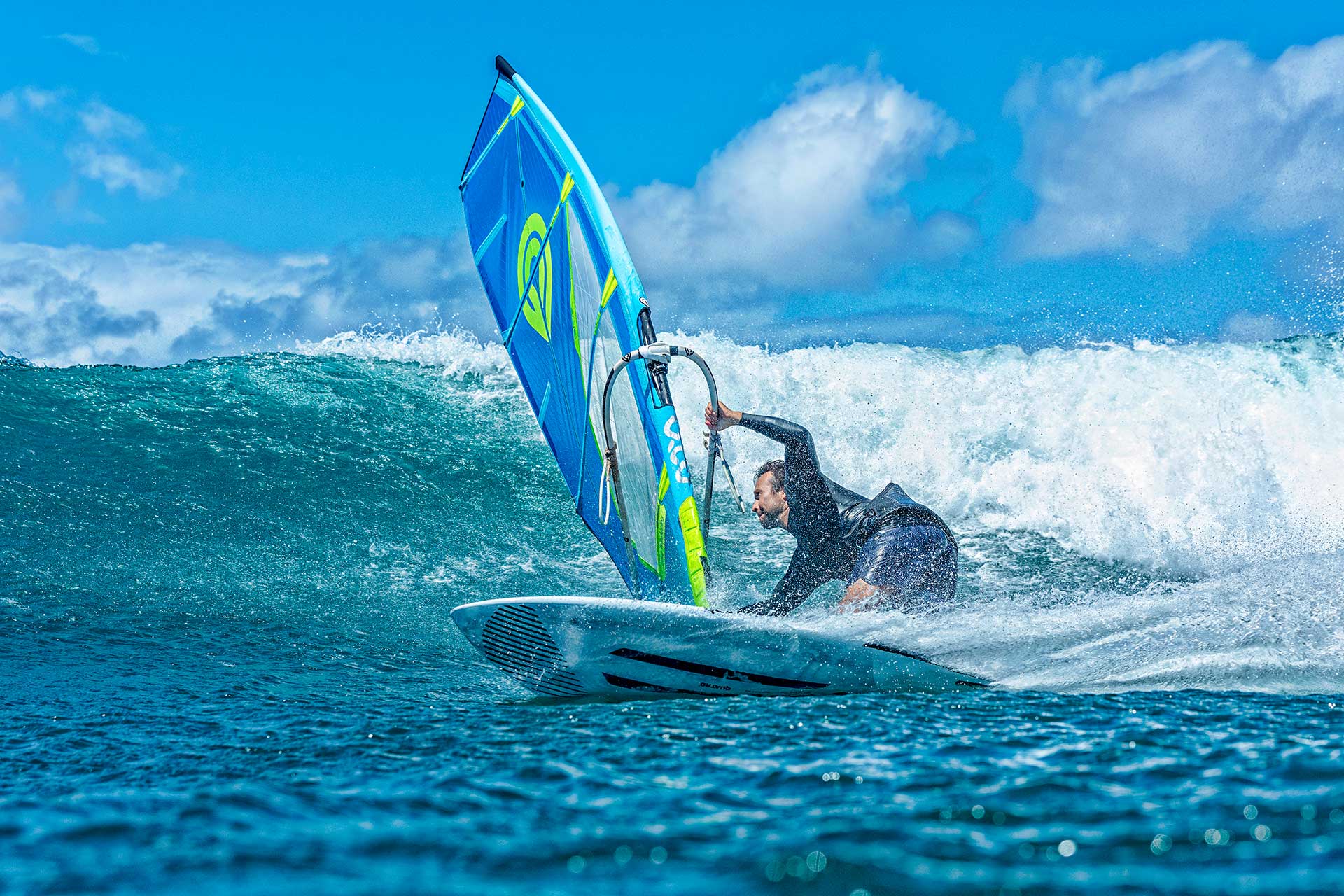 Quatro Pyramid Pro Thruster Windsurf Board 2023 Quatro Pyramid Pro Thruster Windsurf Board 2023