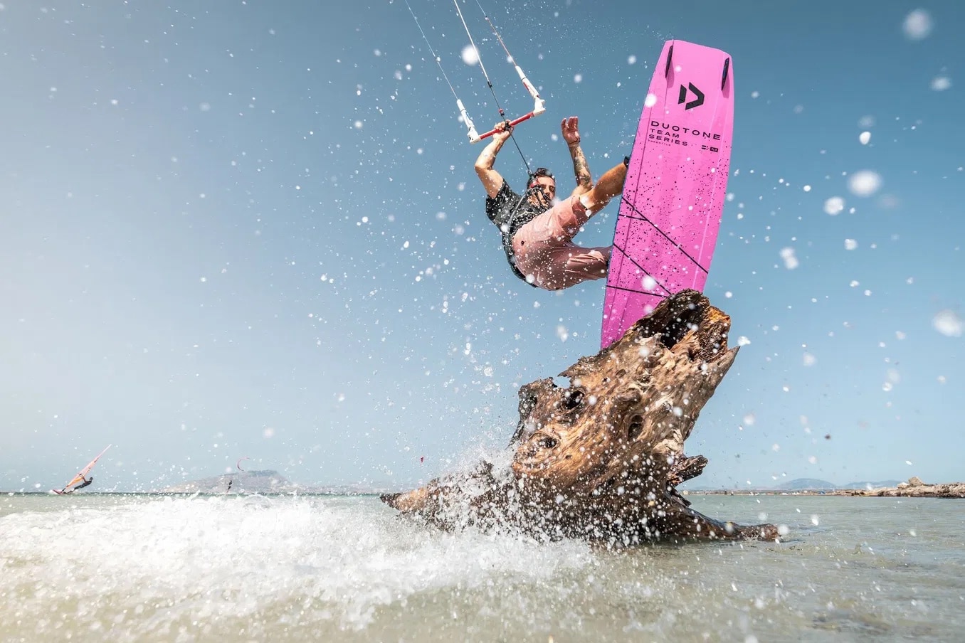Duotone TS Freestyle SLS Twintip Kiteboards 2025 Duotone TS Freestyle SLS Twintip Kiteboards 2025